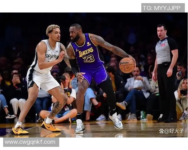 马刺与湖人首场对决精彩回顾球迷热情高涨赛场气氛火爆